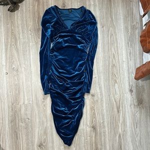 Velvet maternity dress - perfect for the holidays or a maternity shoot